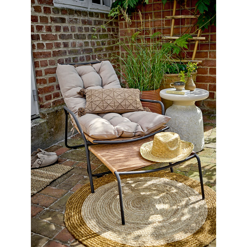 Sillón Boel de Bloomingville con taburete, metal