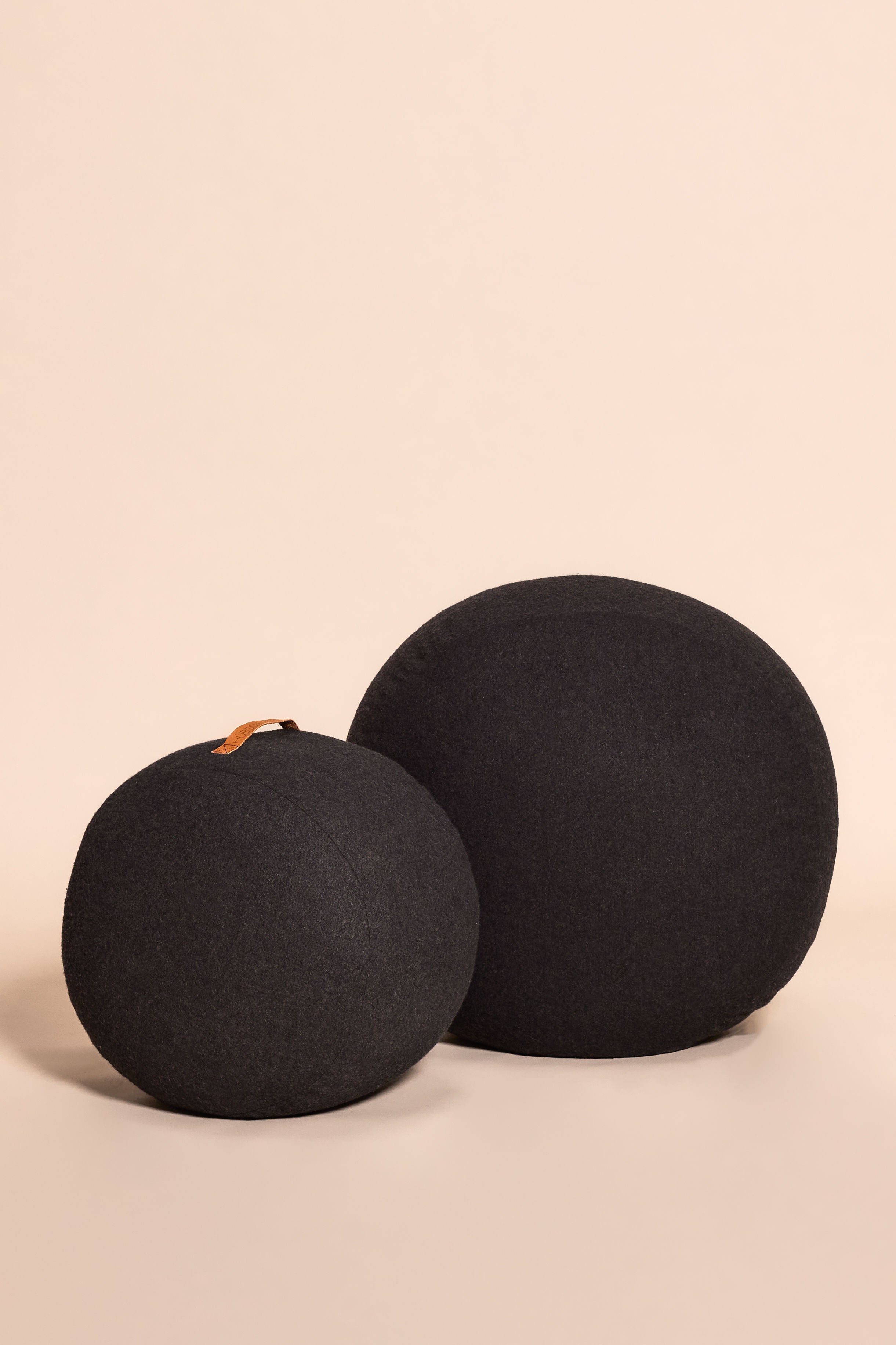 Hübsch Mochi Poef Ø70 Dunkelgrau