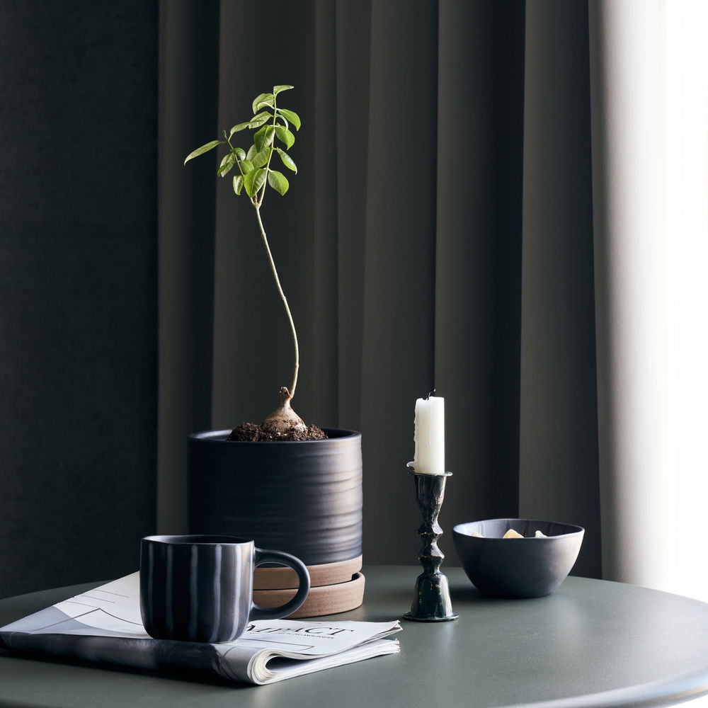House Doctor Bloempot met onderzetter, Astu, Zwart / natuurlijk