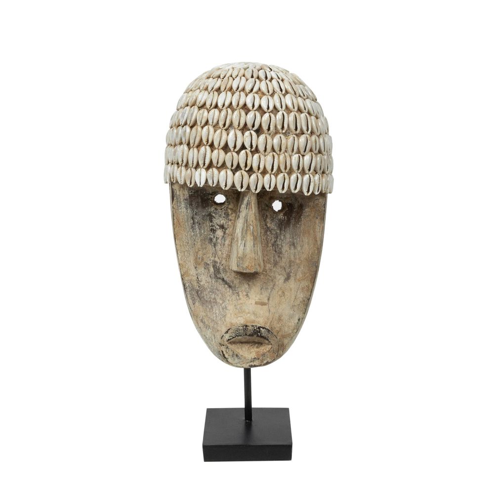 Bazar Bizarre The Cowrie Mask a pie-Mediano